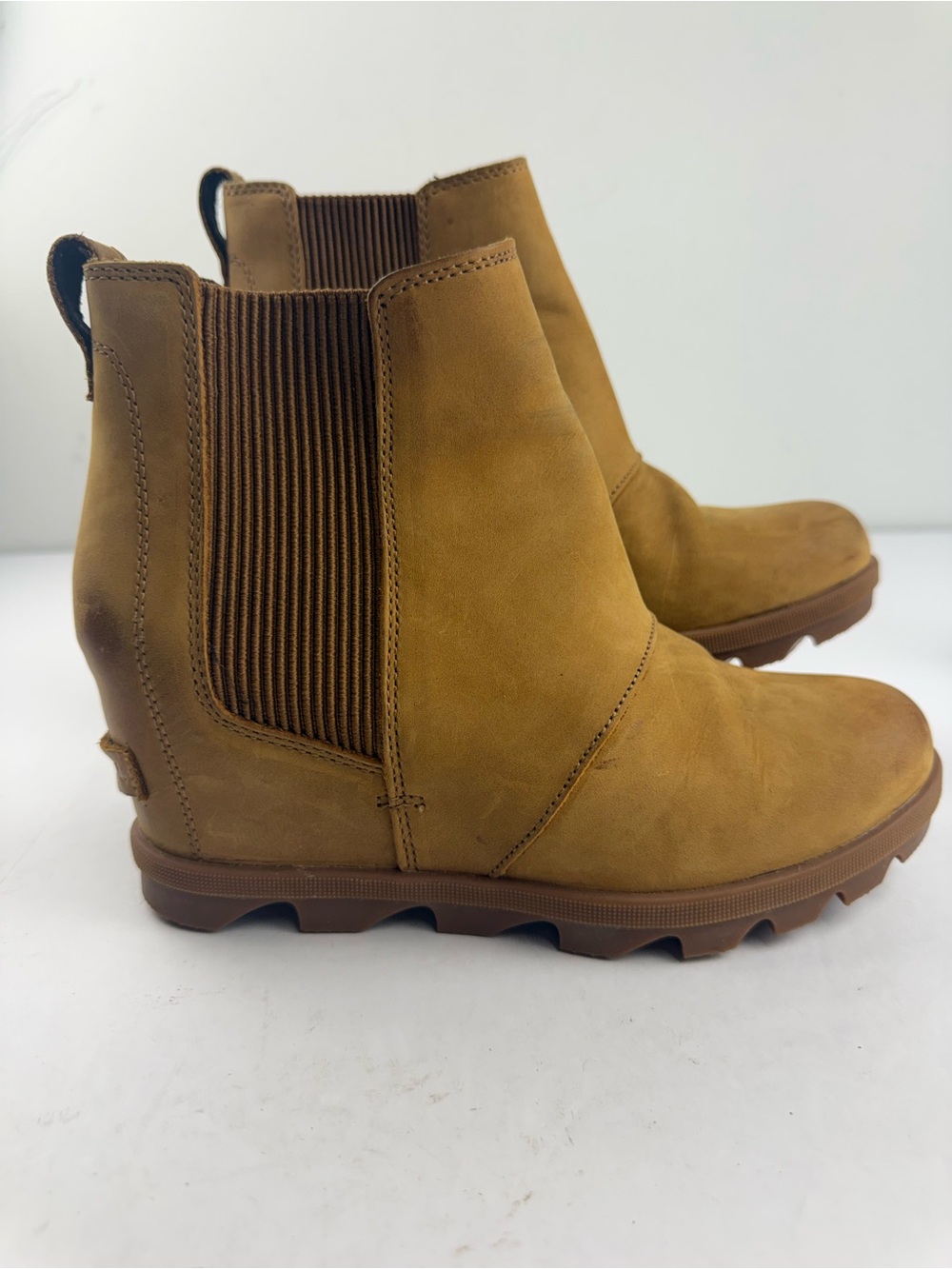 Sorel Womens 9 Joan of Arctic Wedge II Chelsea Boots Camel Brown Ankle Boots